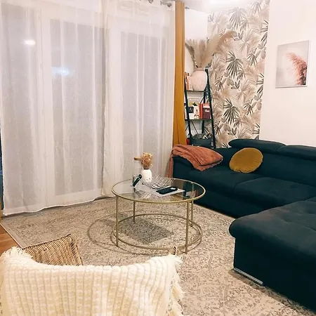 60m2 With Garden Apartmán